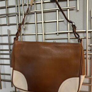 ✨ For Sale: Classic Coach Brown & Cream Leather Shoulder Bag ✨